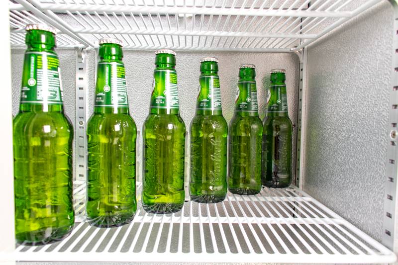 Flessenkoeler/ glazen of volle deur HUSKY C3-865-BK-NL/draaideuren detail 1